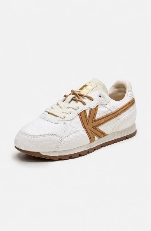 Zapatillas Seattle Pony White de pelo blanco con detalles marrones y suela de inspiración retro.