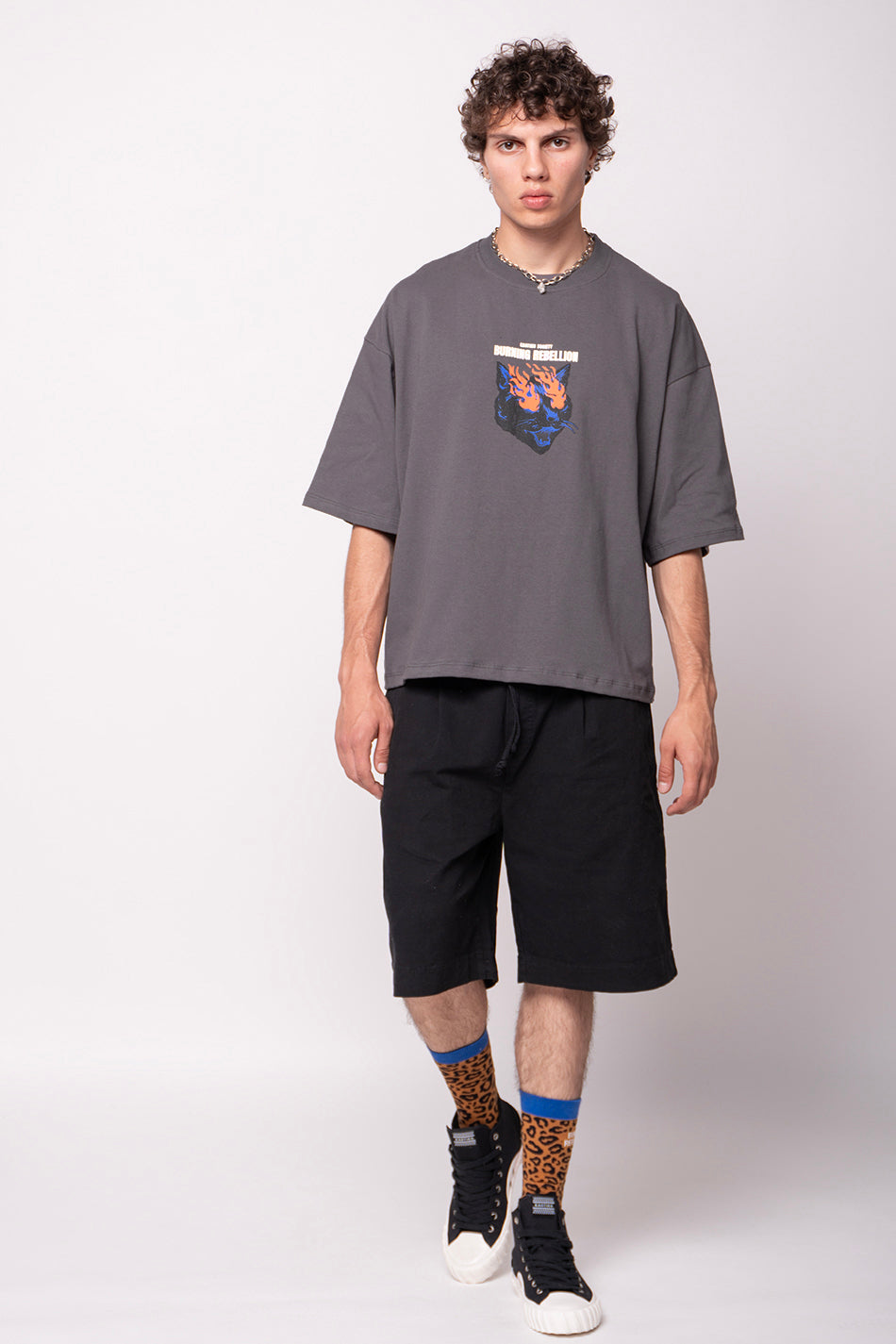 Camiseta Cropped Burning Rebellion Gray