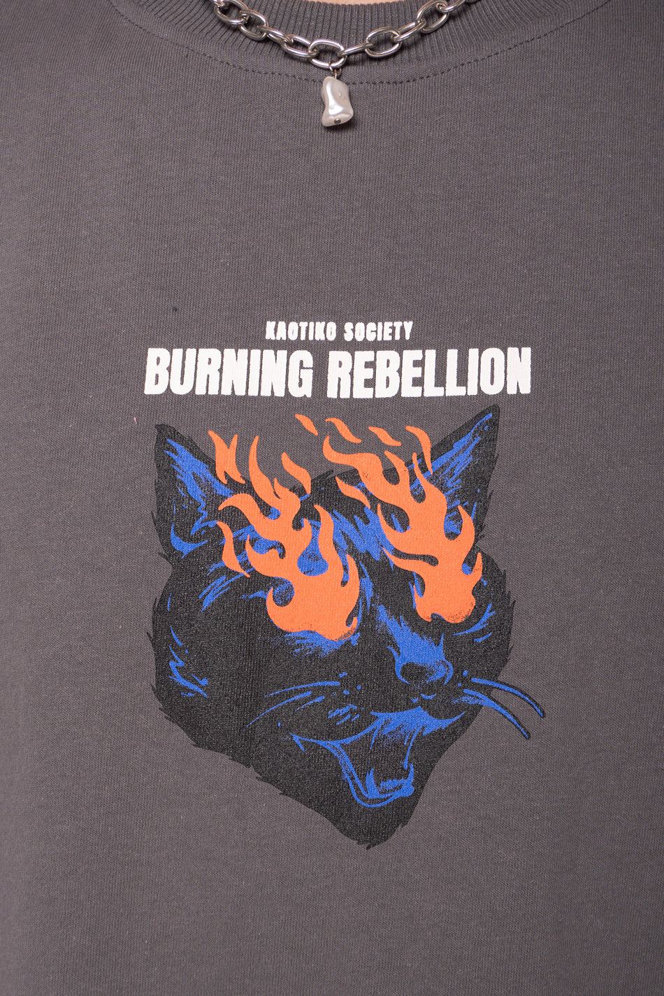 Camiseta Cropped Burning Rebellion Gray