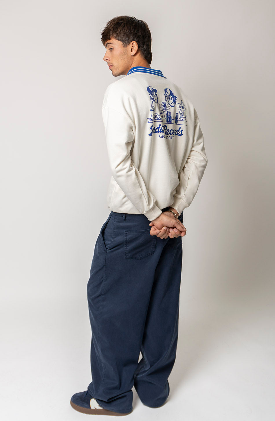 Nutton Indie Couple Ivory/Navy Sweatshirt