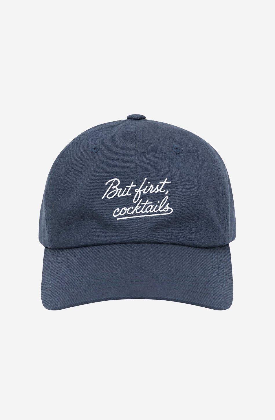 Gorra navy unisex con bordado But First Cocktails en color blanco Kaotiko BCN