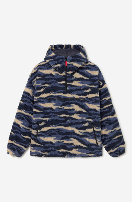 Polar Après Ski Ivory de tejido fleece con estampado abstracto azul marino, azul y marfil, capucha y media cremallera.