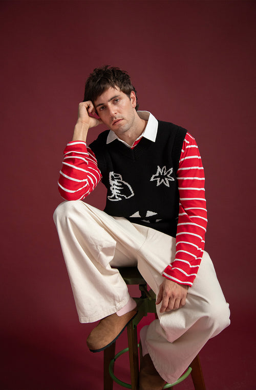 Chaleco unisex de punto negro con gráficos jacquard Breeze Club en blanco.