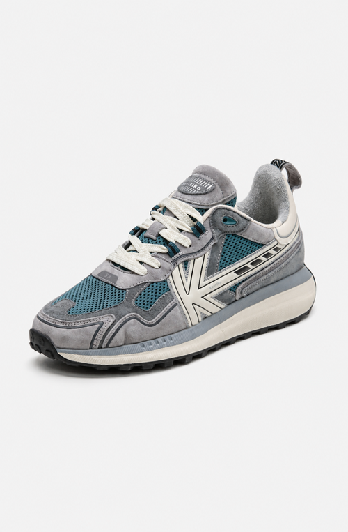Zapatillas Kaotiko Vancouver Tech Mid Grey en tonos grises con malla verde petróleo, detalles en blanco roto, logo lateral y suela elevada.