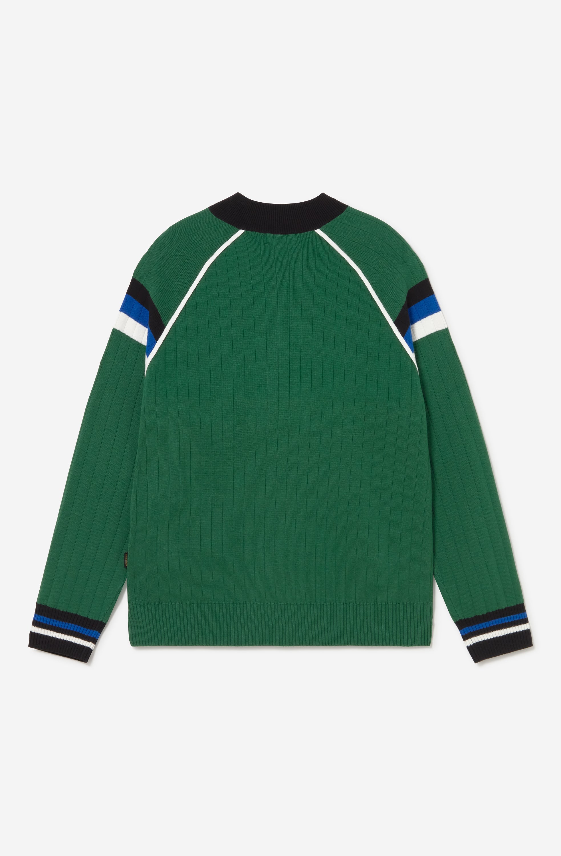 Jersey de punto verde con media cremallera, cuello alto y detalles deportivos en blanco, negro y azul.
