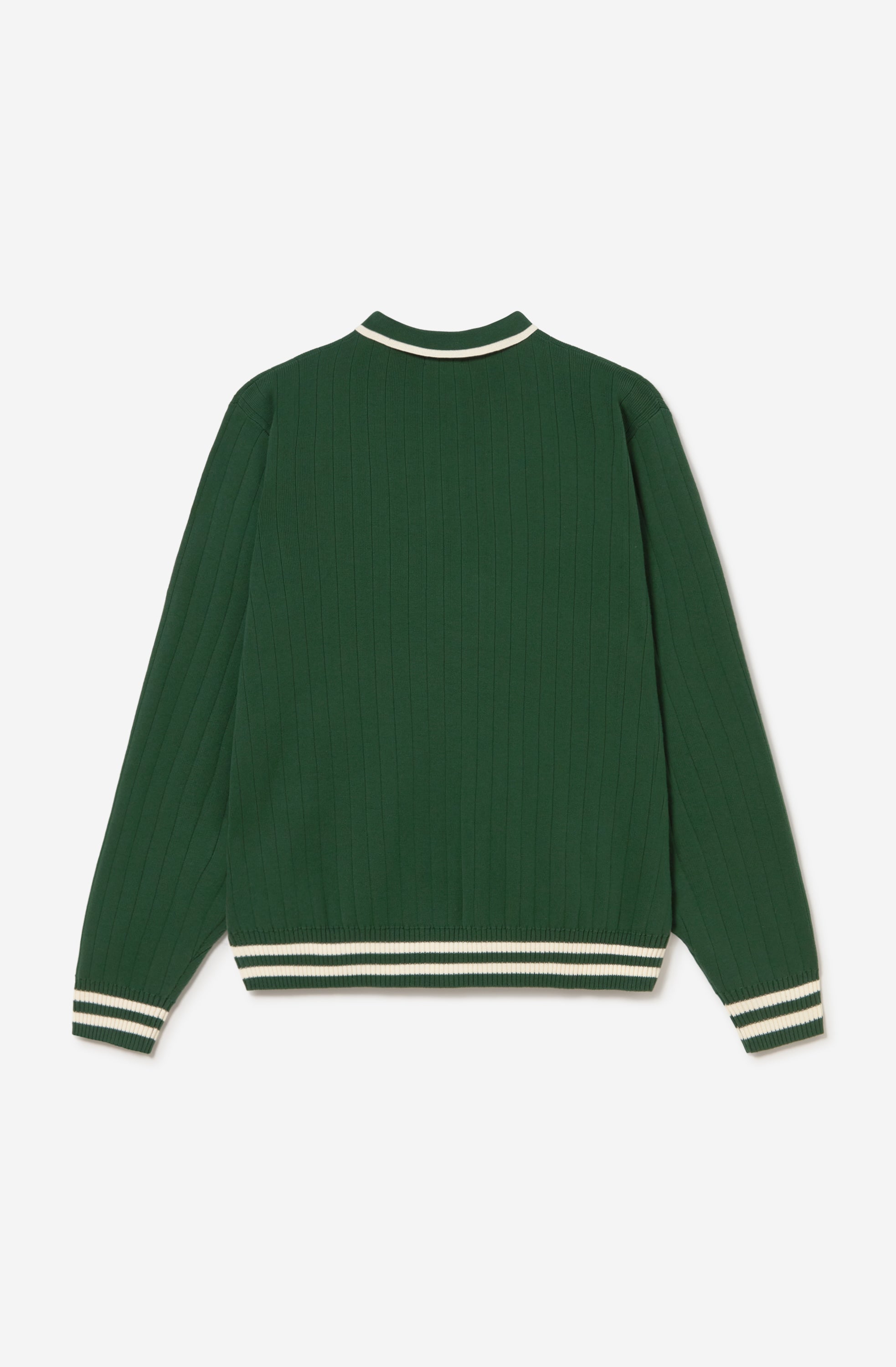Polo unisex de punto verde de canalé con cuello de botones, detalles en contraste color crudo y bordado Kaotiko en el pecho.