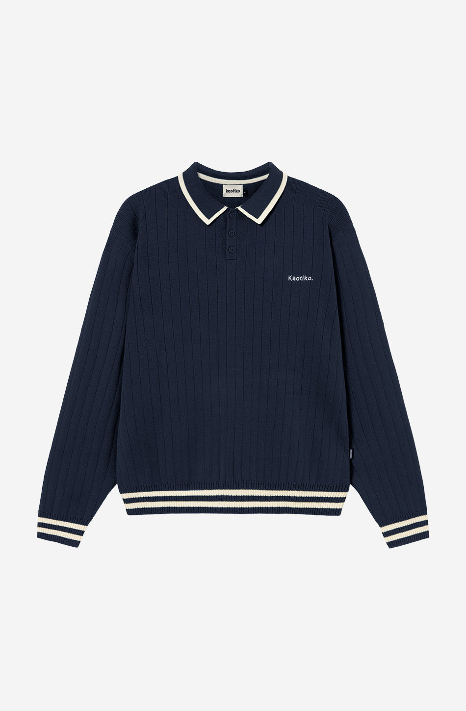 Polo unisex de punto azul marino de canalé con cuello de botones, detalles en contraste color crudo y bordado Kaotiko en el pecho.