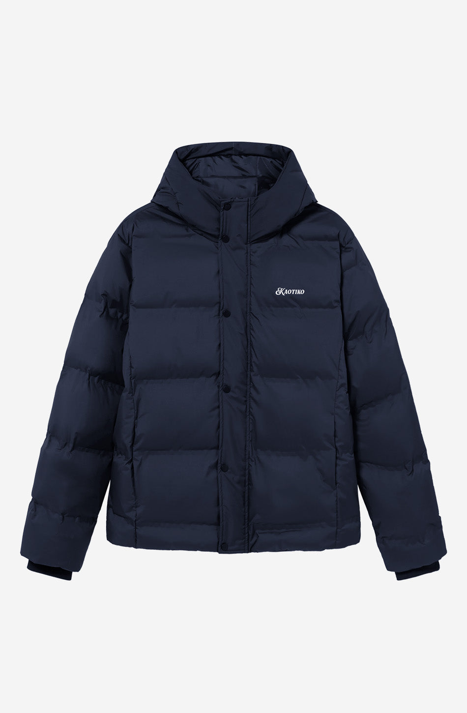 Chaqueta acolchada azul marino oscuro con capucha, cierre frontal y logo Kaotiko bordado en el pecho.