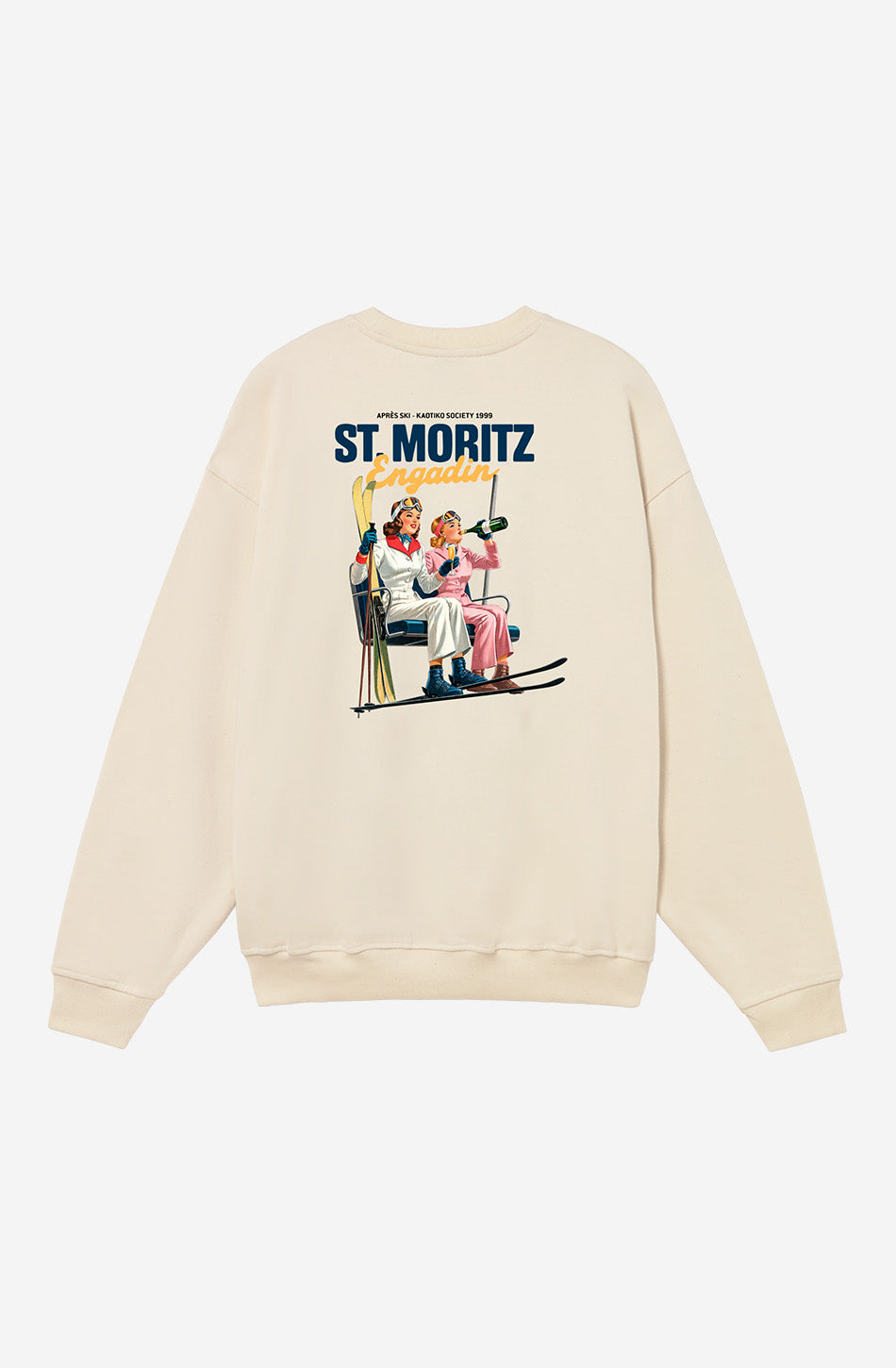 Sudadera oversize unisex de algodón orgánico color crudo con gráfico St. Moritz Engadin en el pecho e ilustración vintage de esquiadoras en la espalda.