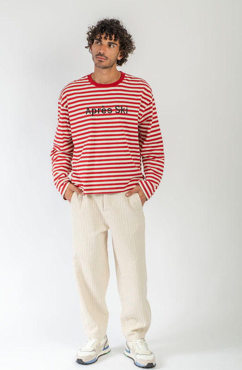 Camiseta Stripes Apres Ski Ivory Burgundy unisex de rayas rojas e ivory con bordado frontal