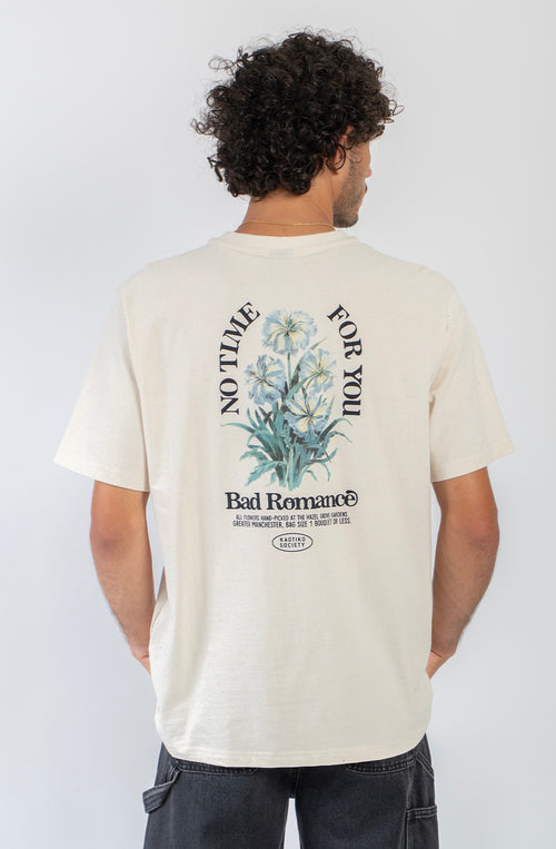 Camiseta No Time For You Tabacco de hombre con ilustración floral azul y estampado gráfico en la espalda de Kaotiko BCN
