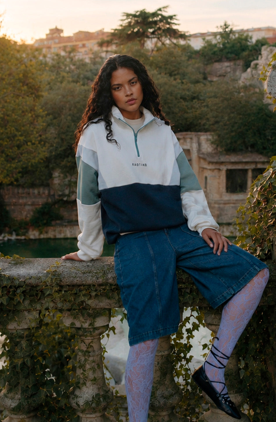 Arthur Ivory Black Niagara Relaxed Fit Sweatshirt