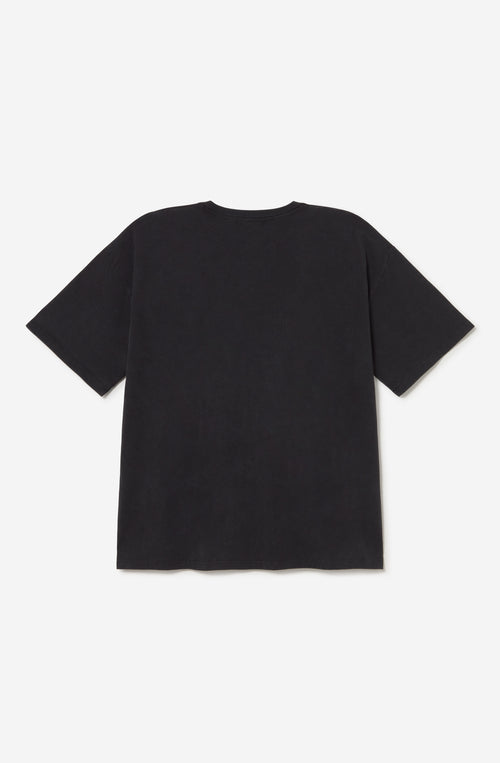 Camiseta Romance Washed Black unisex con acabado negro lavado, cuello henley con botones y bordado Kaotiko Society