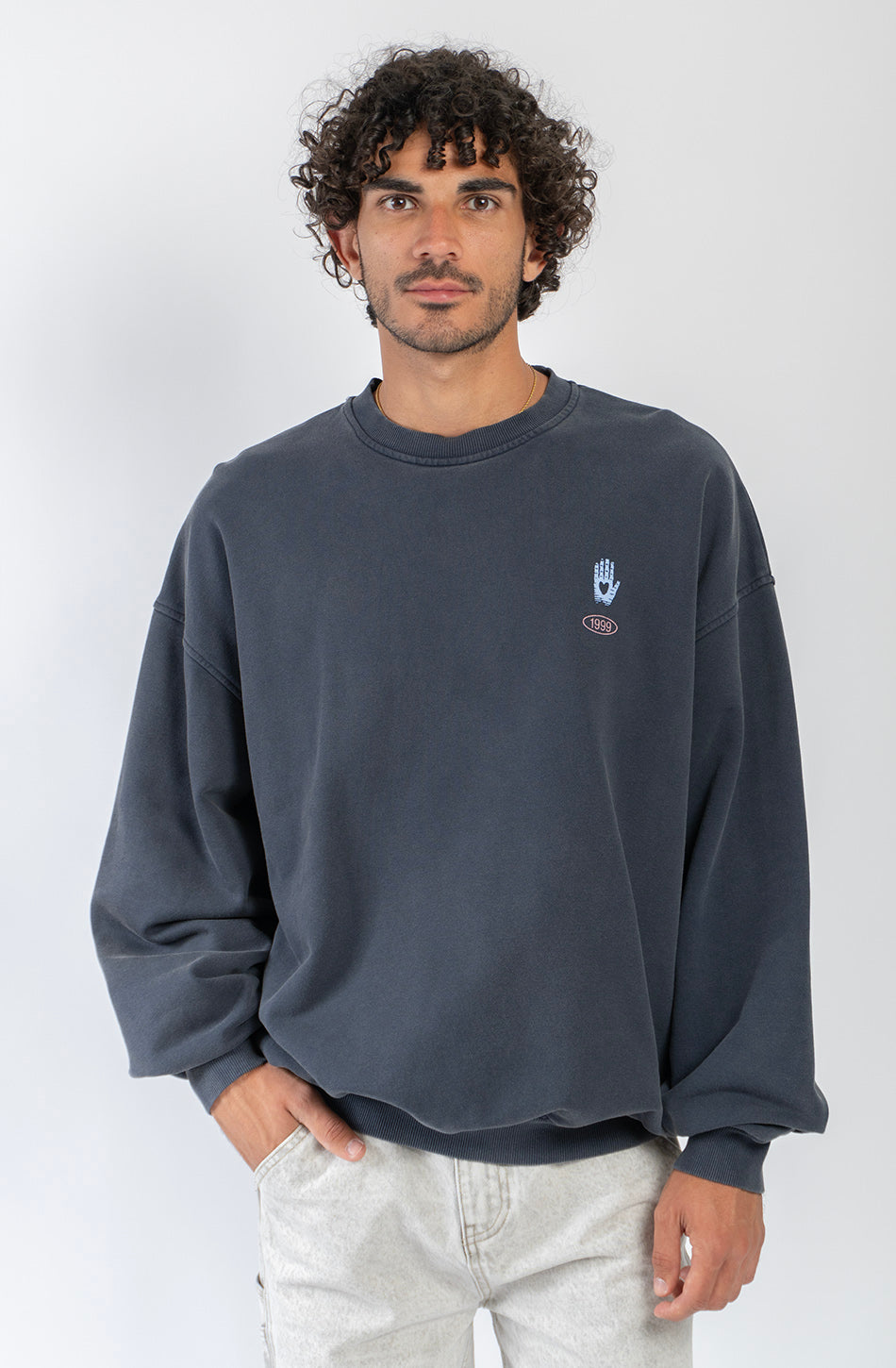 Sudadera oversize unisex color dark con ilustración Geometric Flower en la espalda.