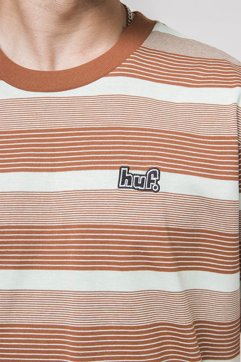 Camiseta Huf Barkley Manga Corta con rayas Marrón