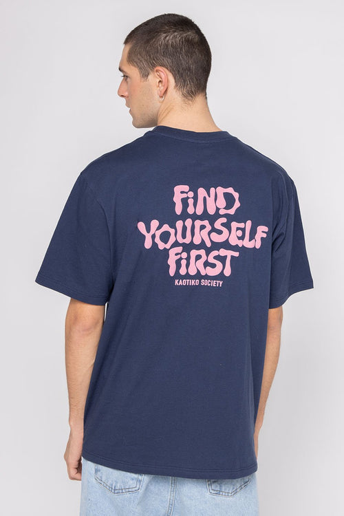 Camiseta Find Yourself Navy