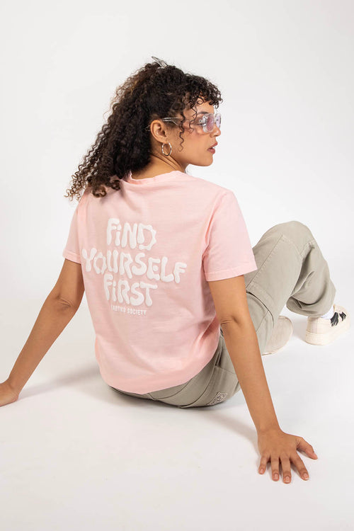 Camiseta Washed Find Yourself Pink