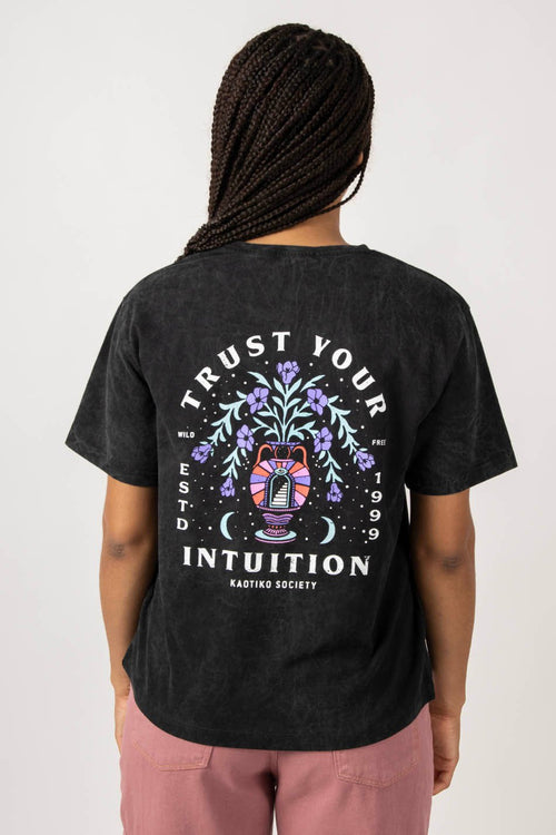 Tee-shirt Washed Trust Your Intuition Black